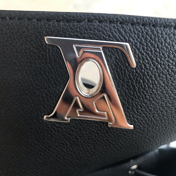 💯 Auth Louis Vuitton Lockme black calfskin backpack - Picture 9 of 14